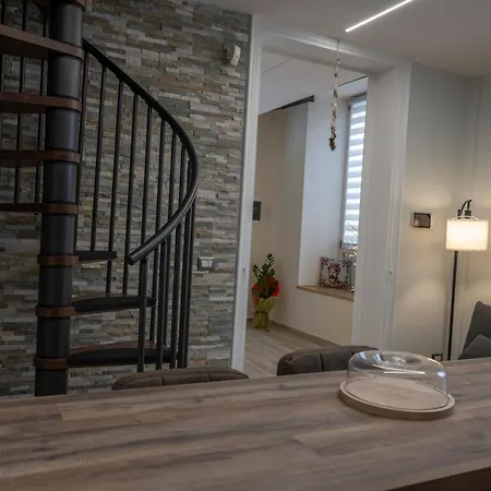 Facci Ri Luna Apartment *